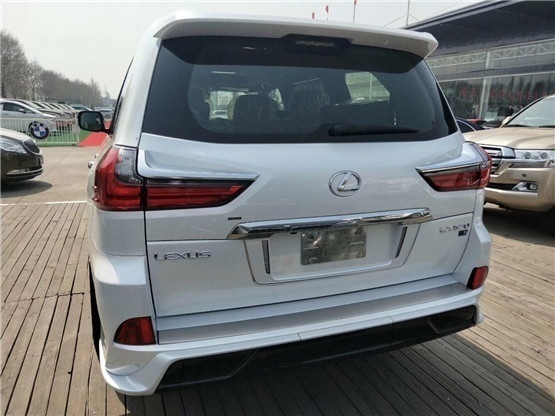 2019款雷克萨斯LX570巅峰限量版 矩阵大灯与经济信息咨询的跨界解读